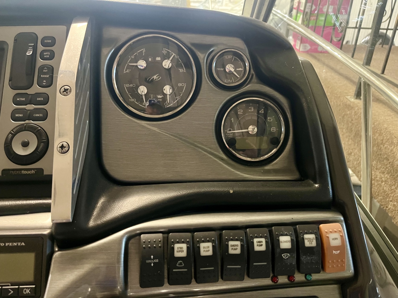 2012 Monterey 320 Sport Yacht 32