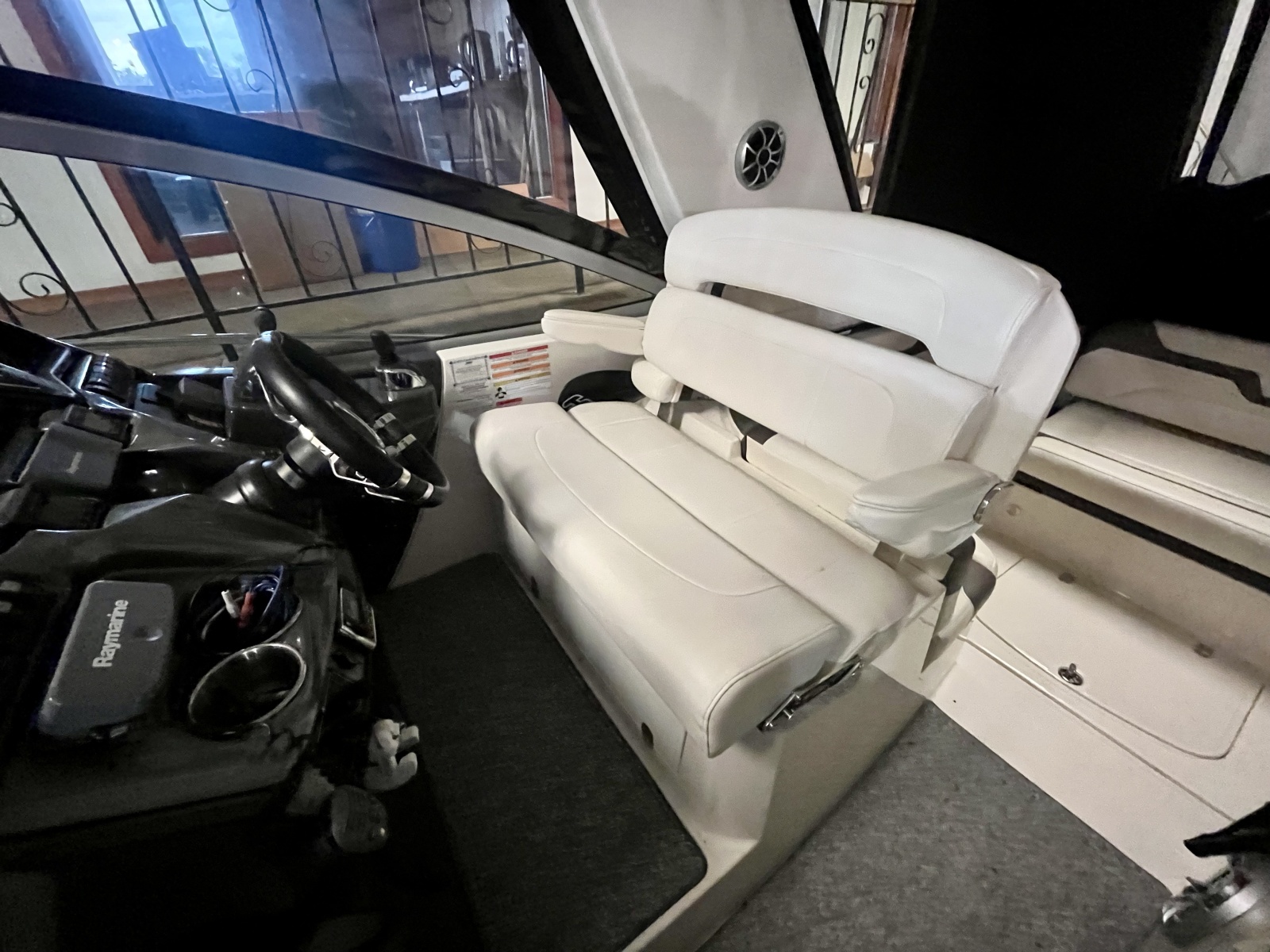 2012 Monterey 320 Sport Yacht 32