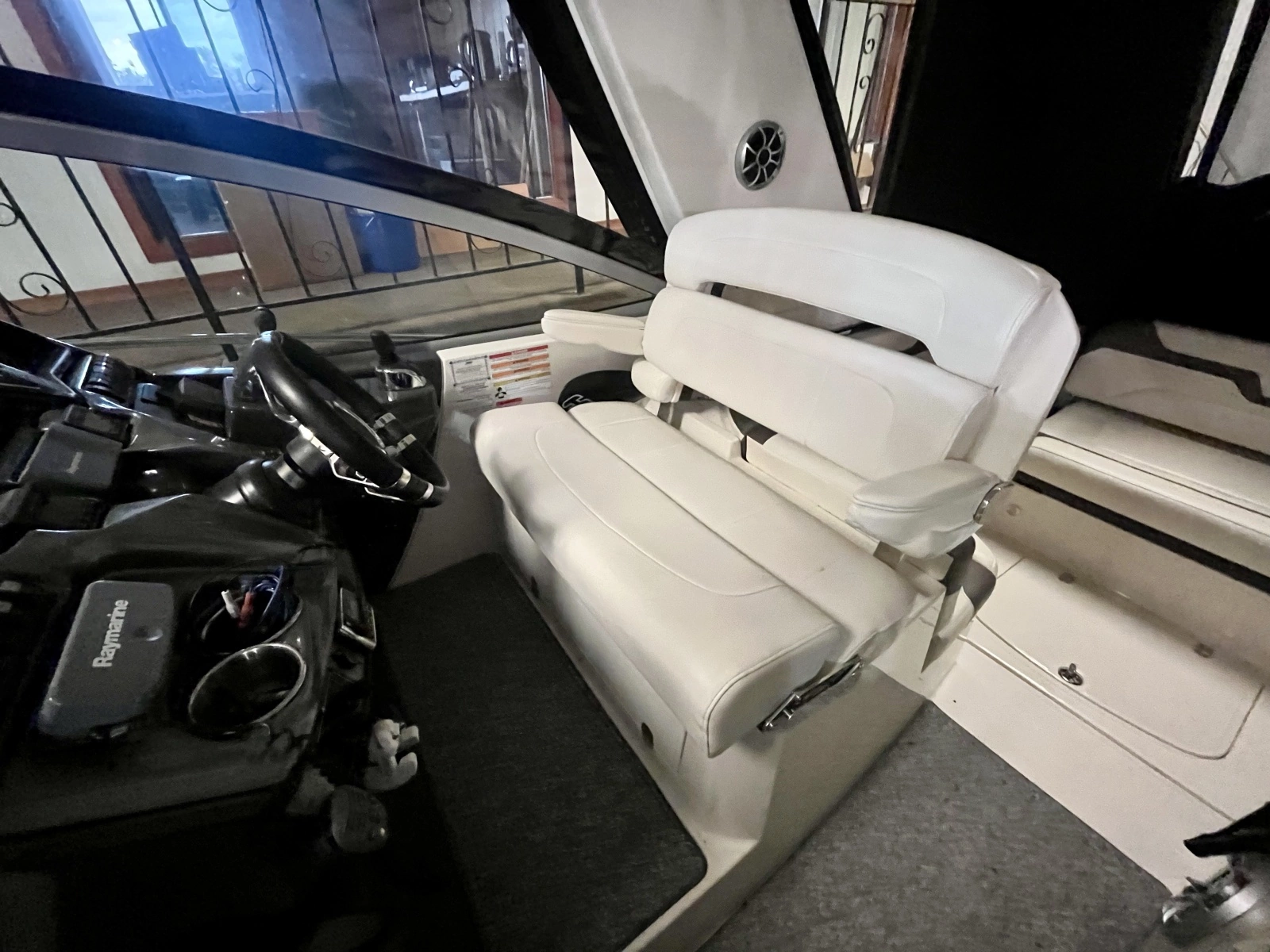 2012 Monterey 320 Sport Yacht 32