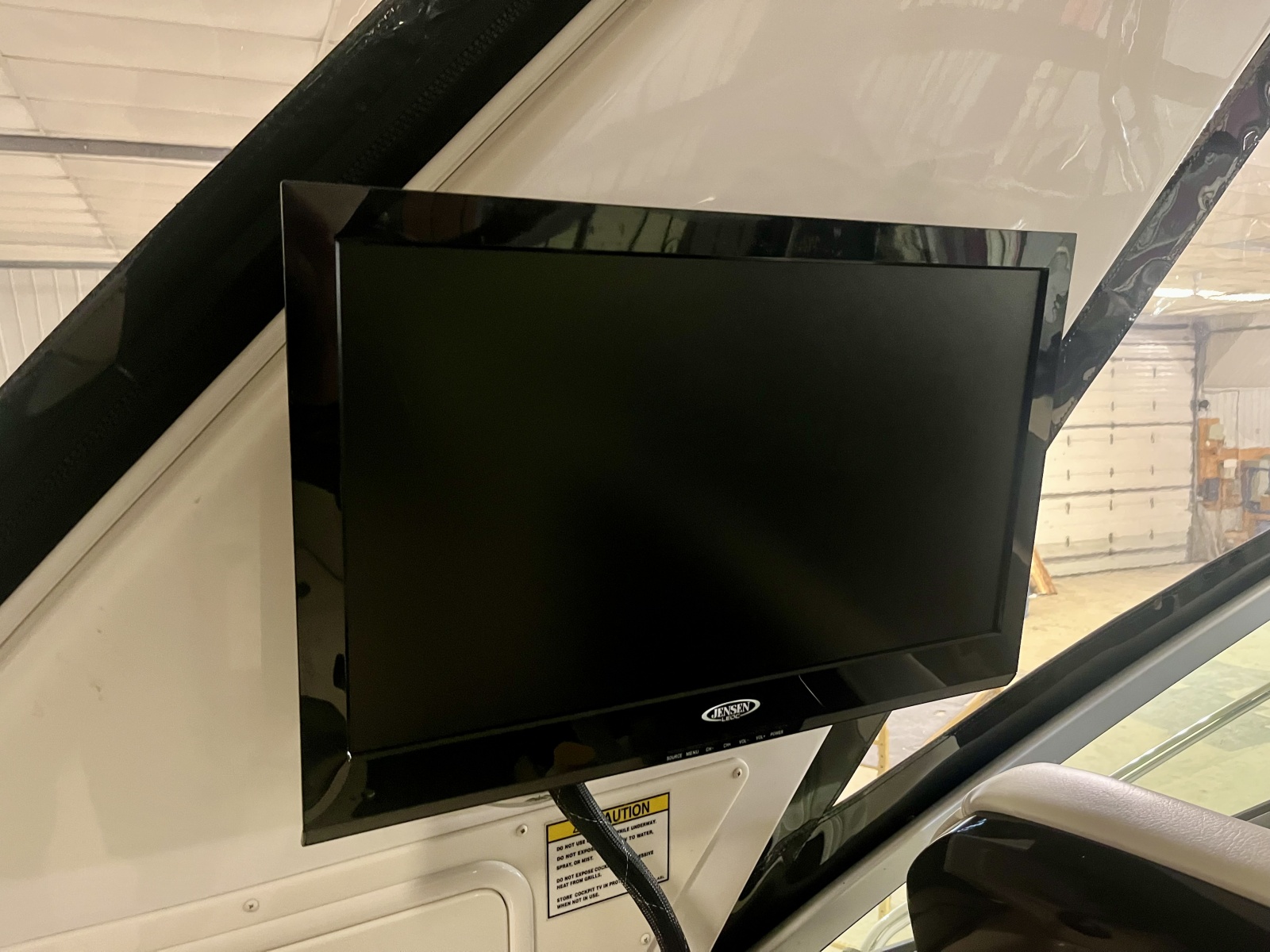 2012 Monterey 320 Sport Yacht 32