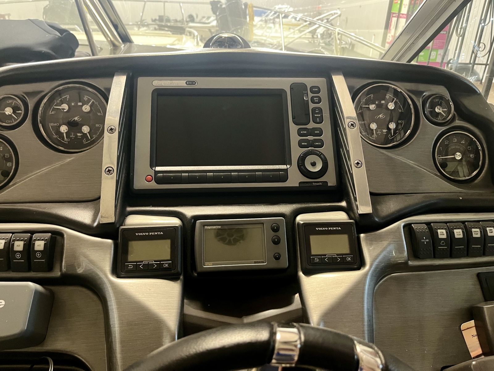 2012 Monterey 320 Sport Yacht 32