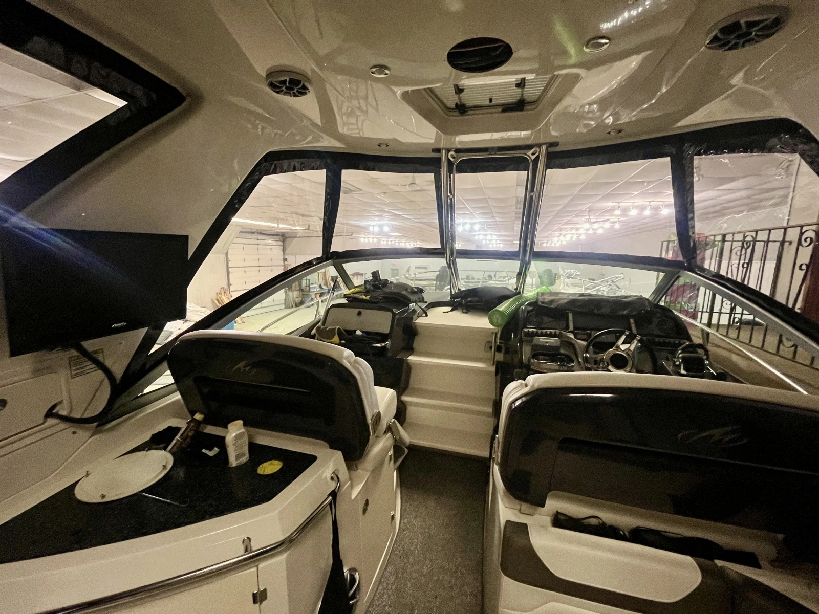 2012 Monterey 320 Sport Yacht 32