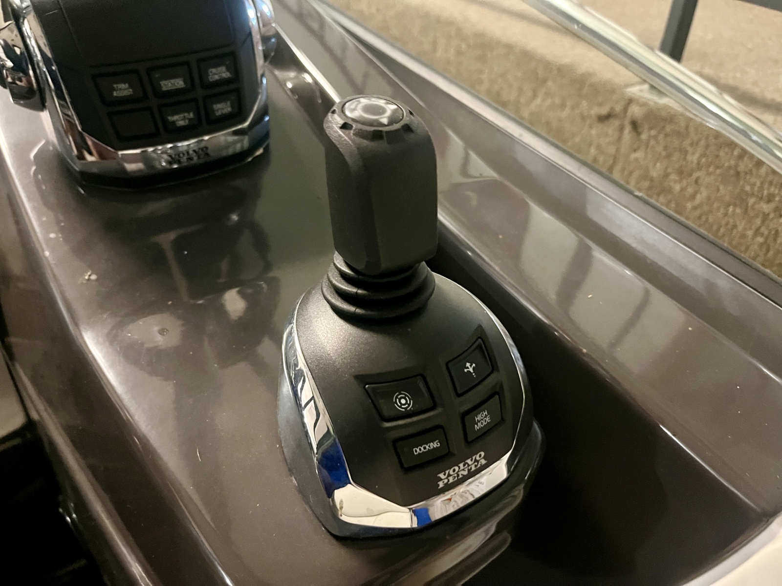 2012 Monterey 320 Sport Yacht 32