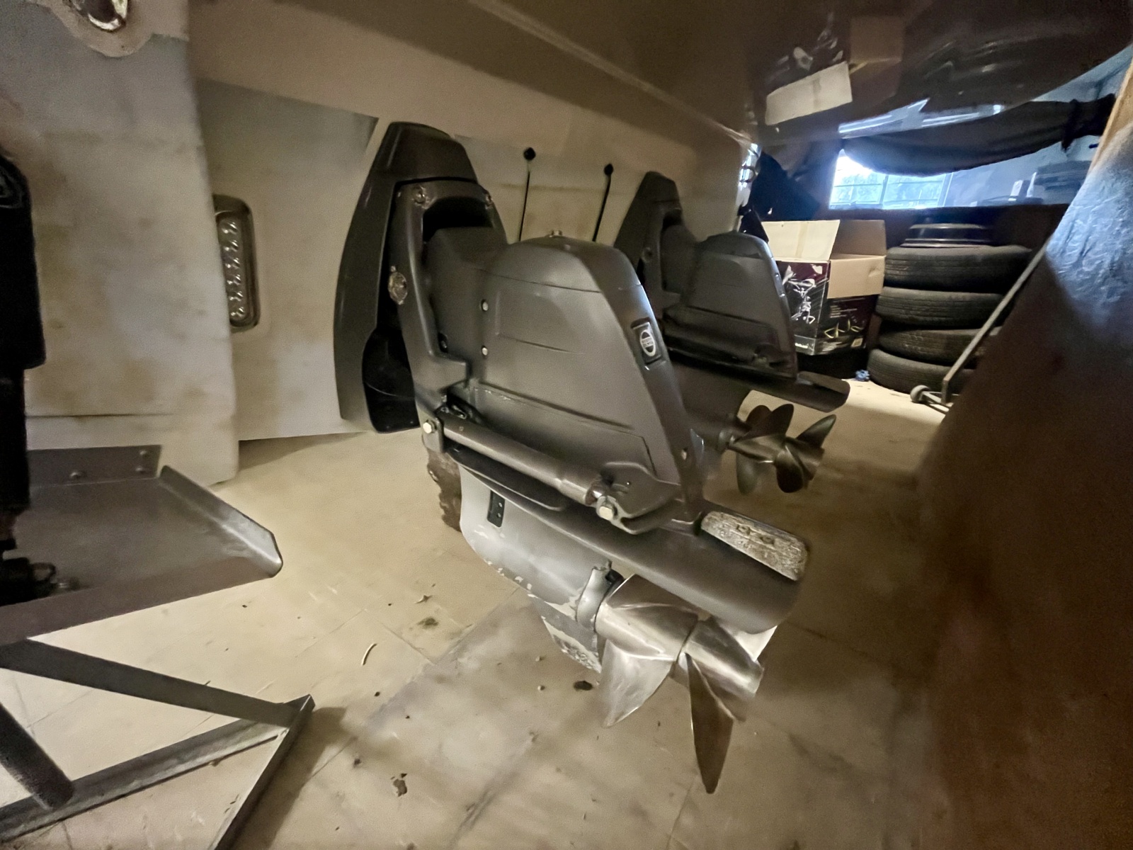 2012 Monterey 320 Sport Yacht 32