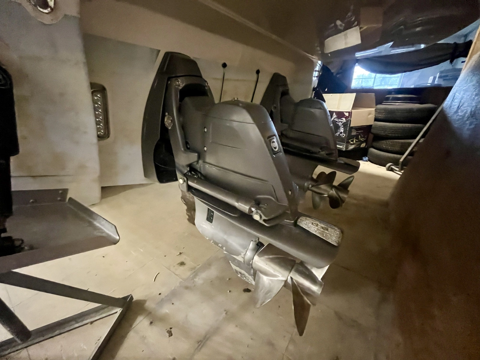 2012 Monterey 320 Sport Yacht 32