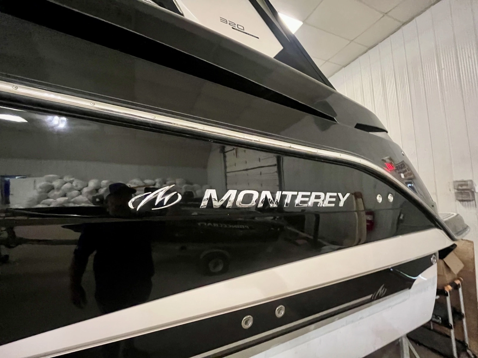 2012 Monterey 320 Sport Yacht 32