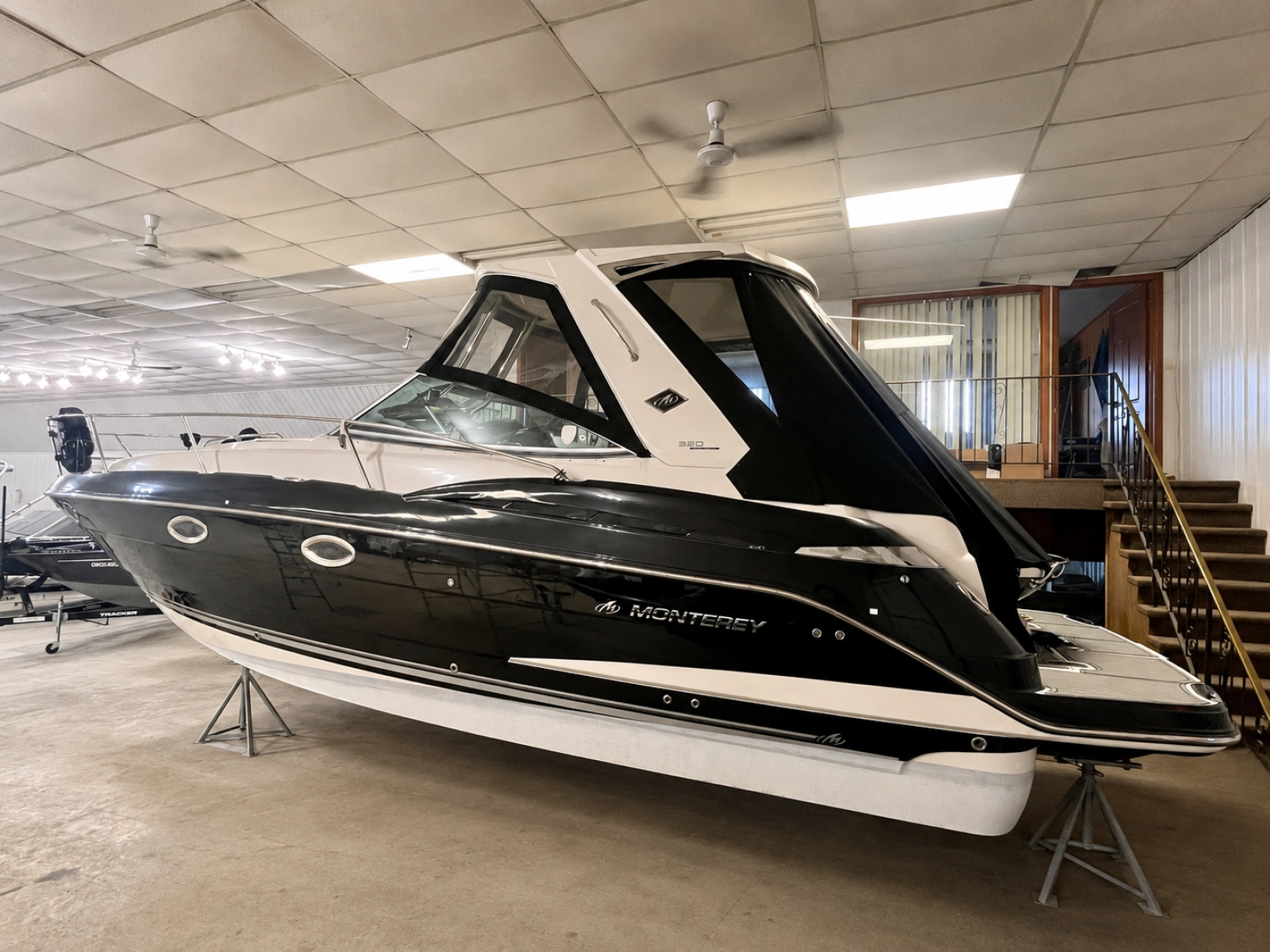 2012 Monterey 320 Sport Yacht 32