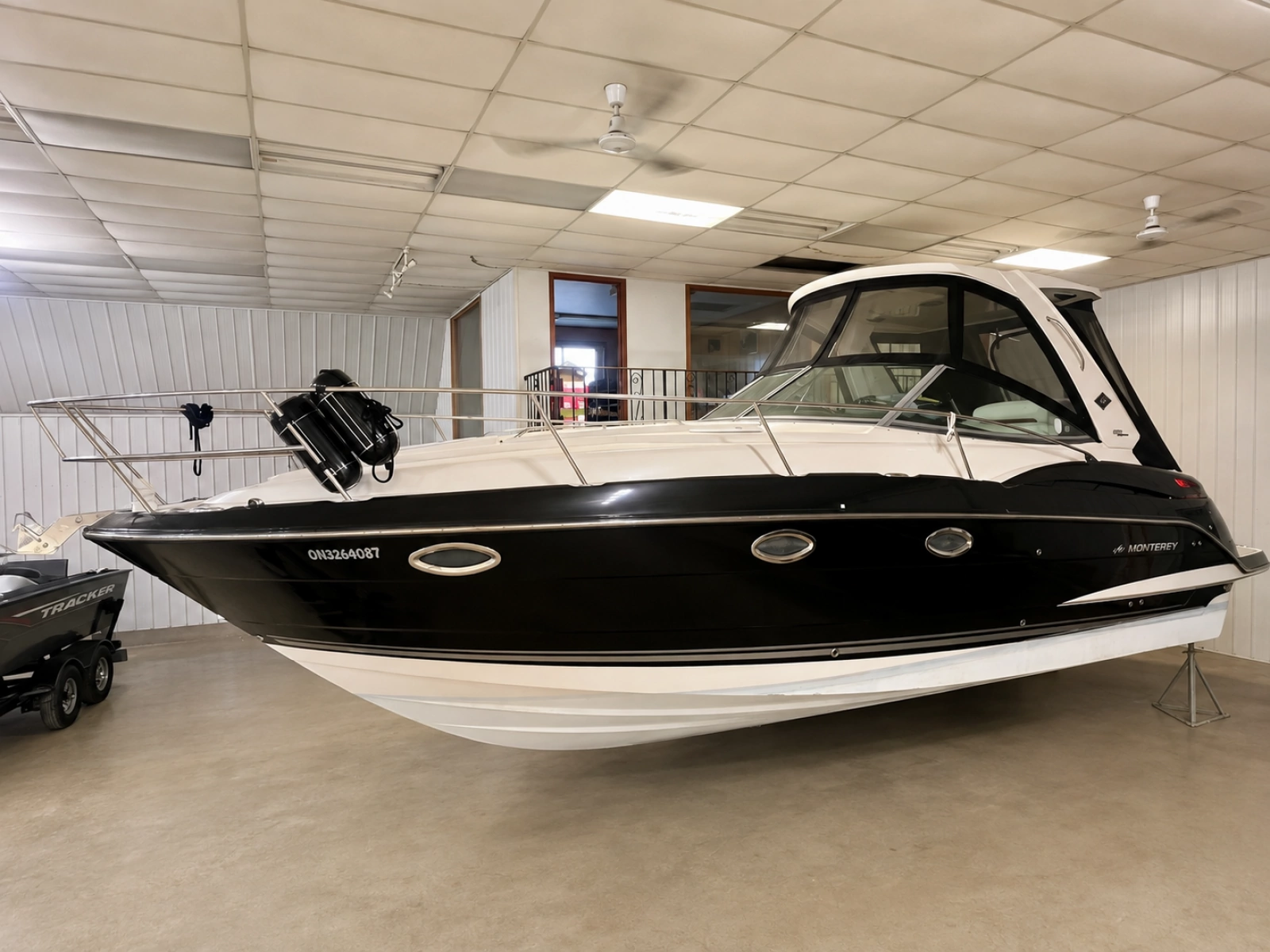 2012 Monterey 320 Sport Yacht 32
