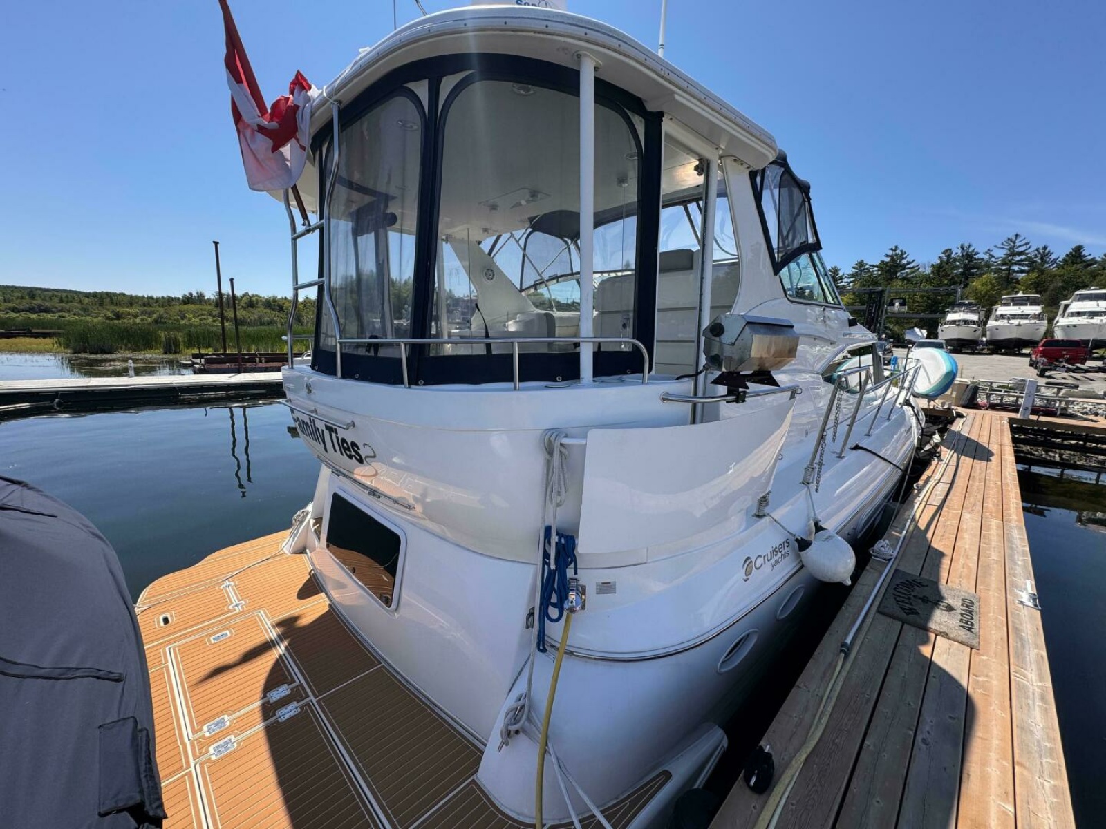 2002 Cruisers Yachts 4450 Express Motor Yacht 45