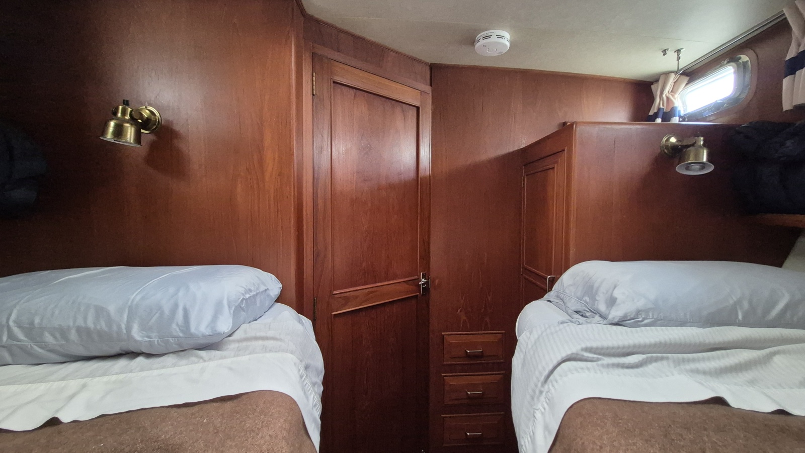 1985 Ocean Alexander  38 Double Cabin