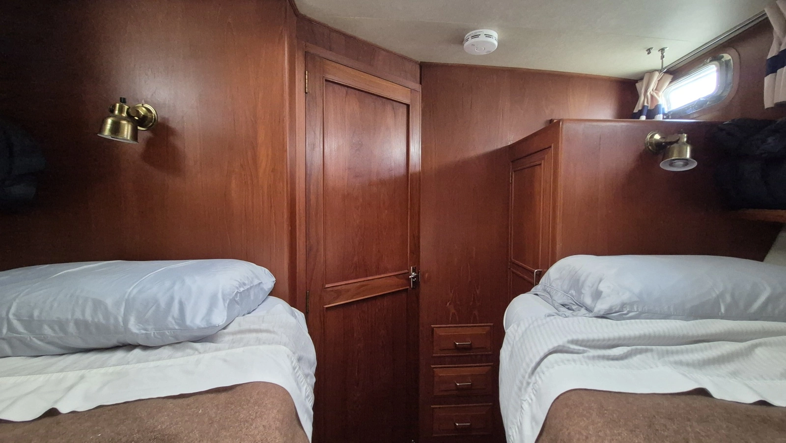 1985 Ocean Alexander  38 Double Cabin
