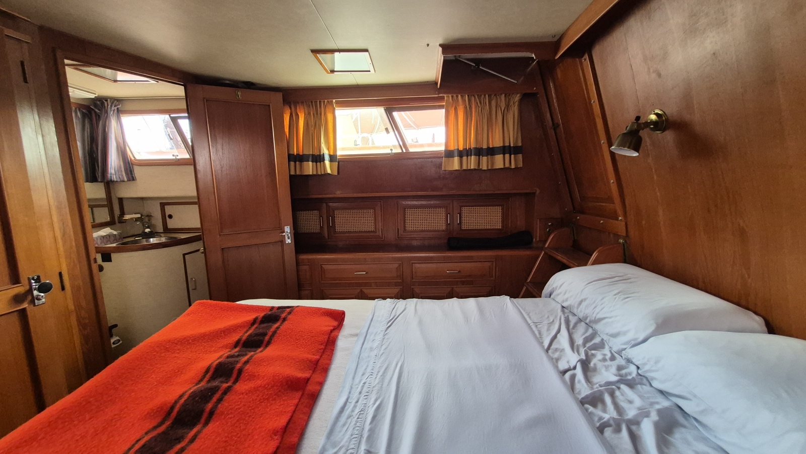 1985 Ocean Alexander  38 Double Cabin