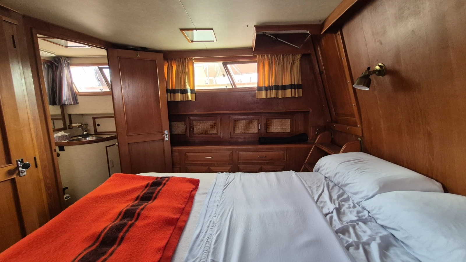 1985 Ocean Alexander  38 Double Cabin