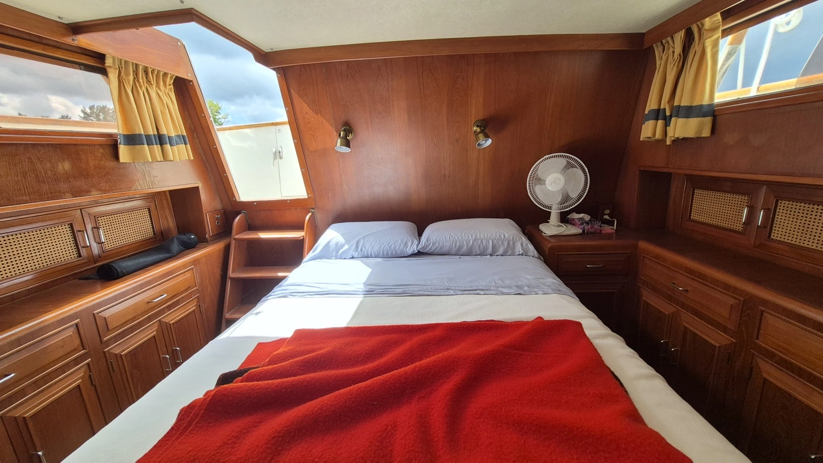 1985 Ocean Alexander  38 Double Cabin