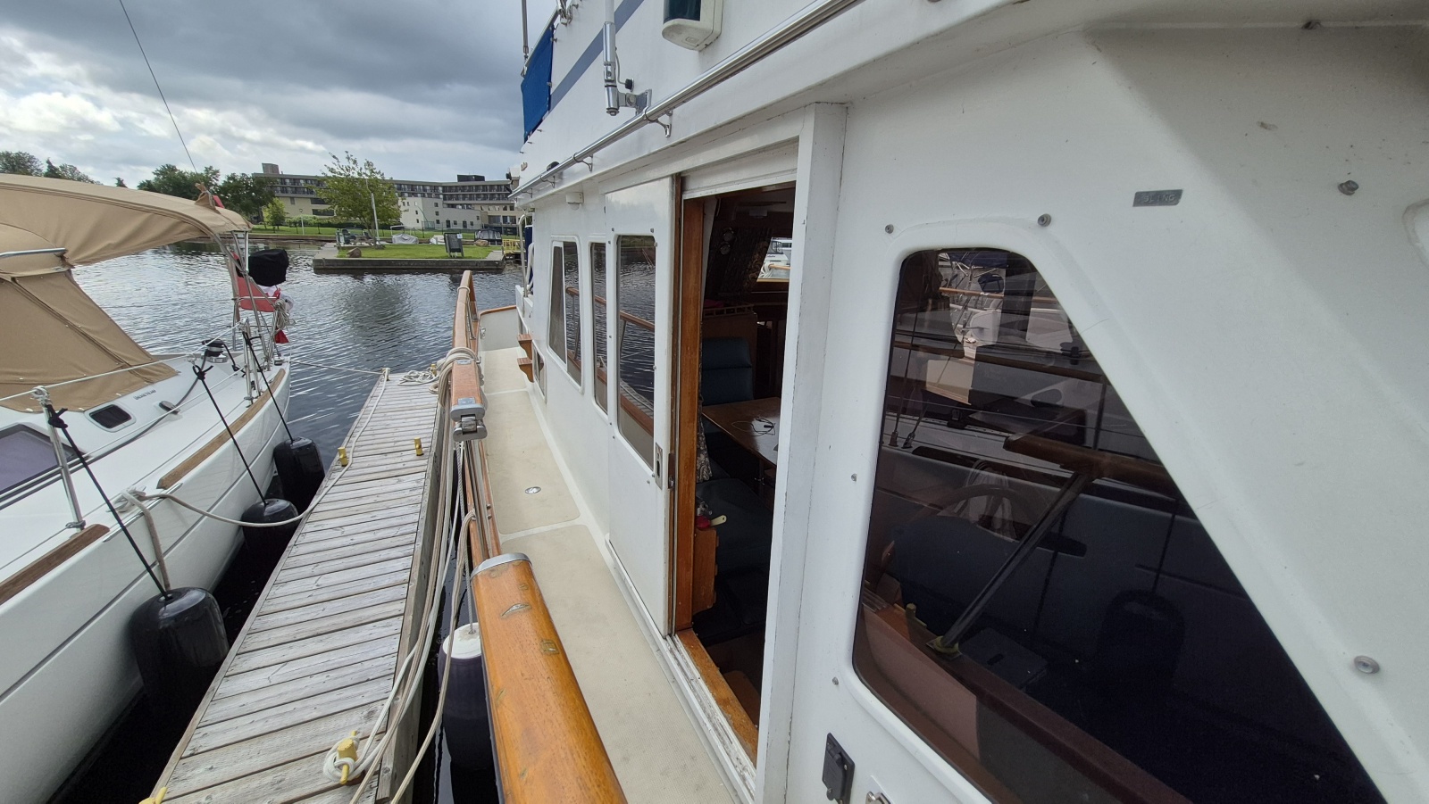 1985 Ocean Alexander  38 Double Cabin