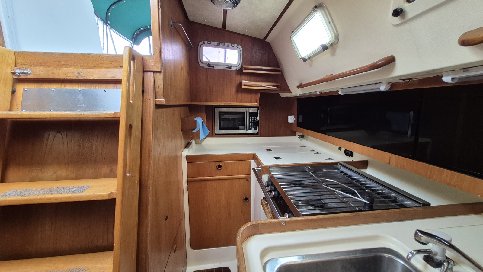 1988 Canadian Sailcraft CS 36 MERLIN