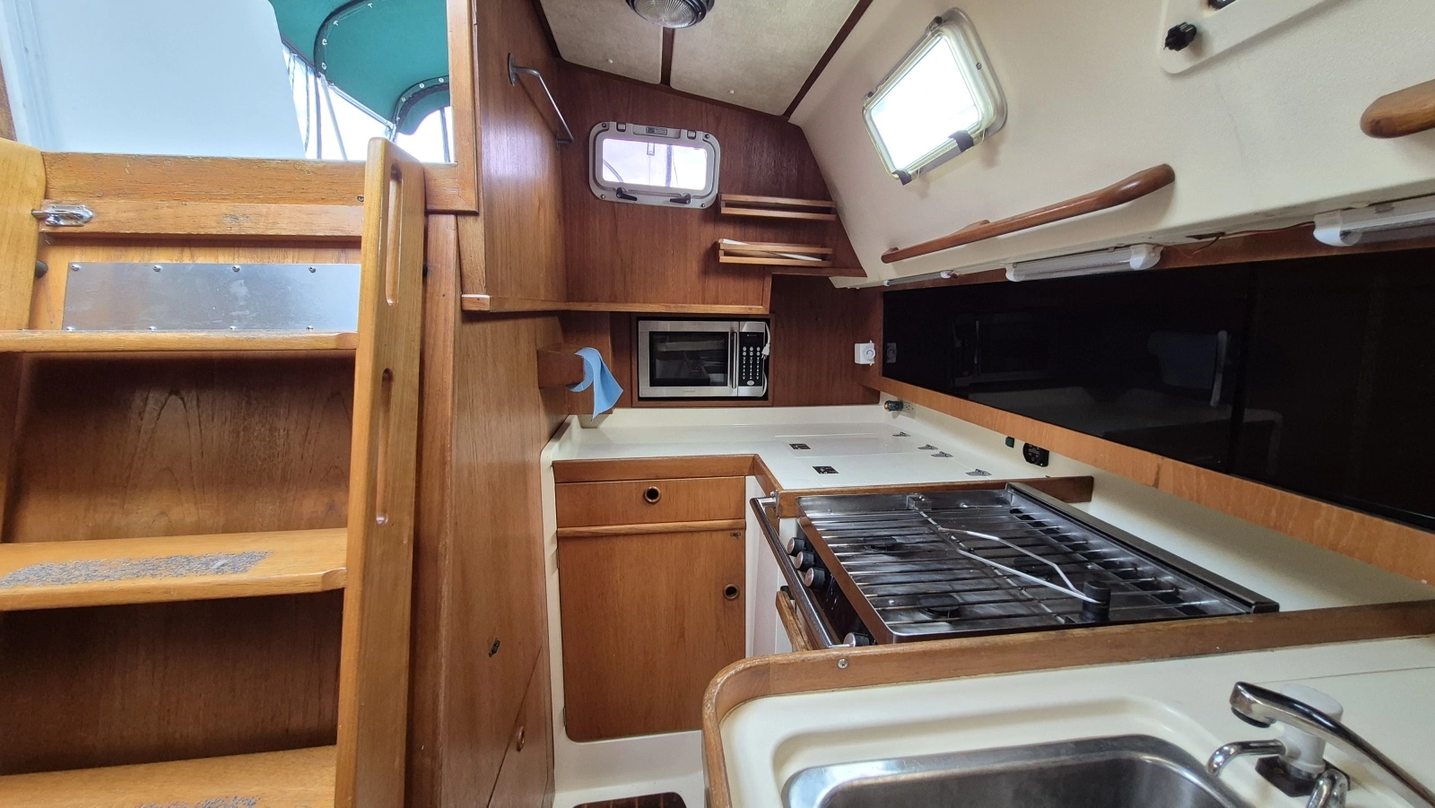 1988 Canadian Sailcraft CS 36 MERLIN