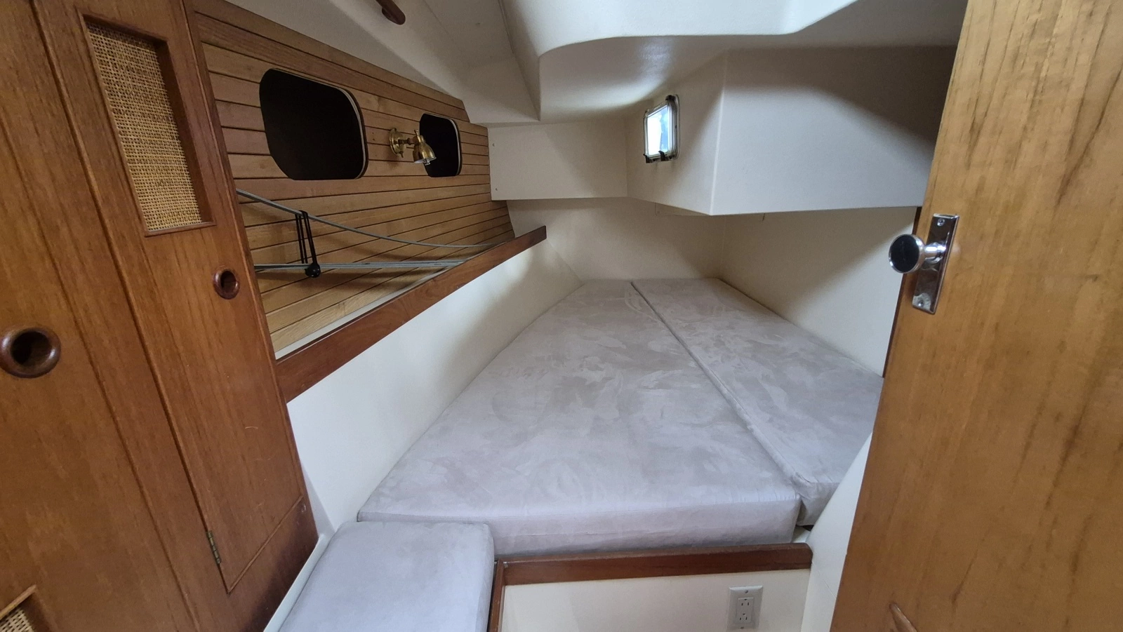1988 Canadian Sailcraft CS 36 MERLIN
