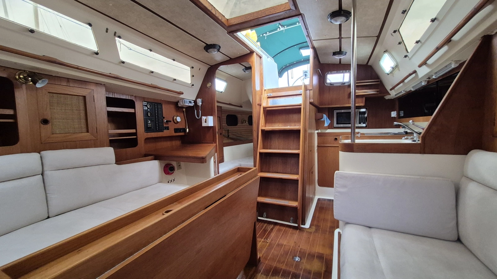 1988 Canadian Sailcraft CS 36 MERLIN