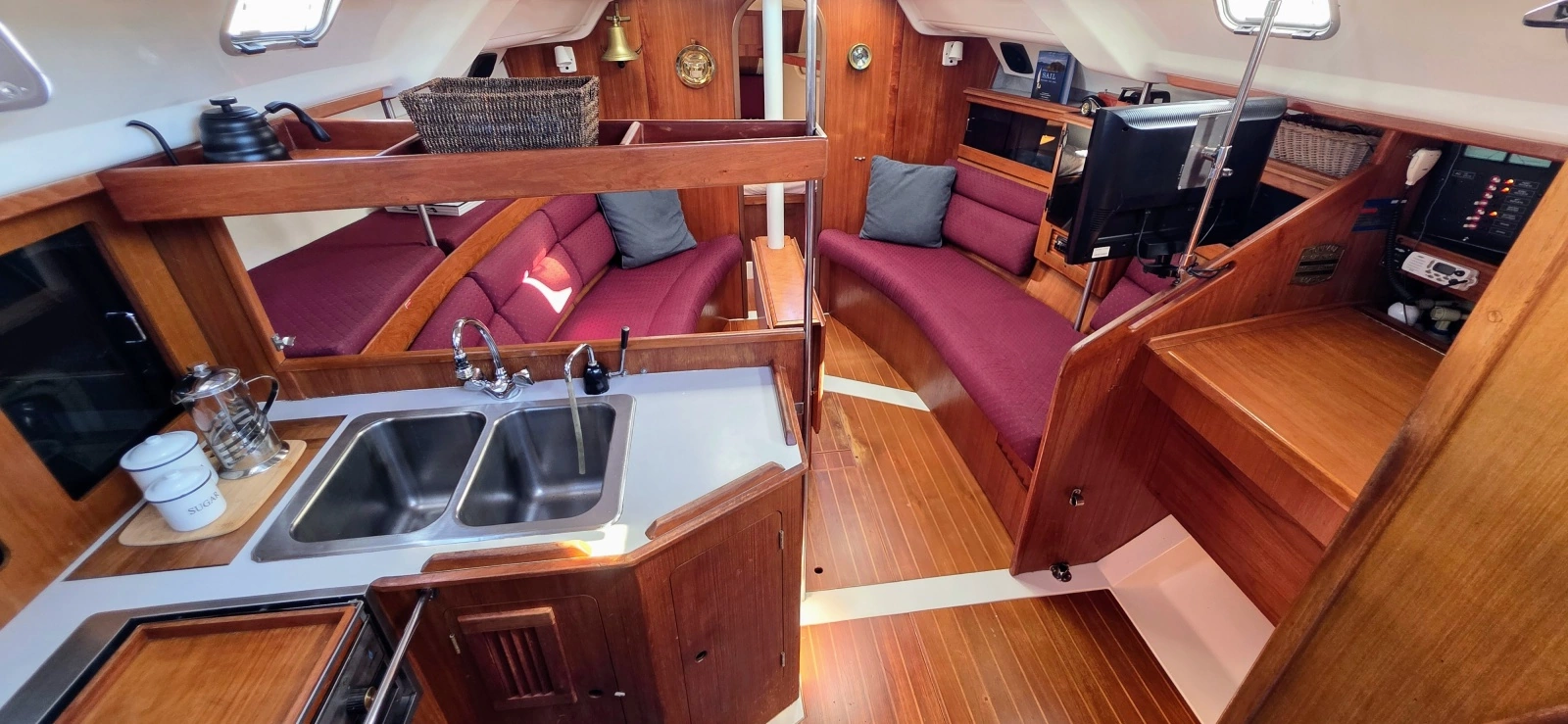 1987 Hunter 37 Legend
