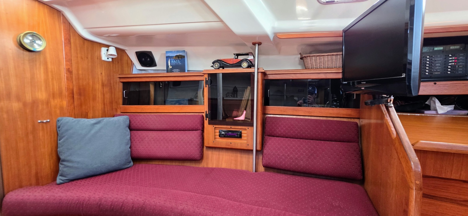 1987 Hunter 37 Legend