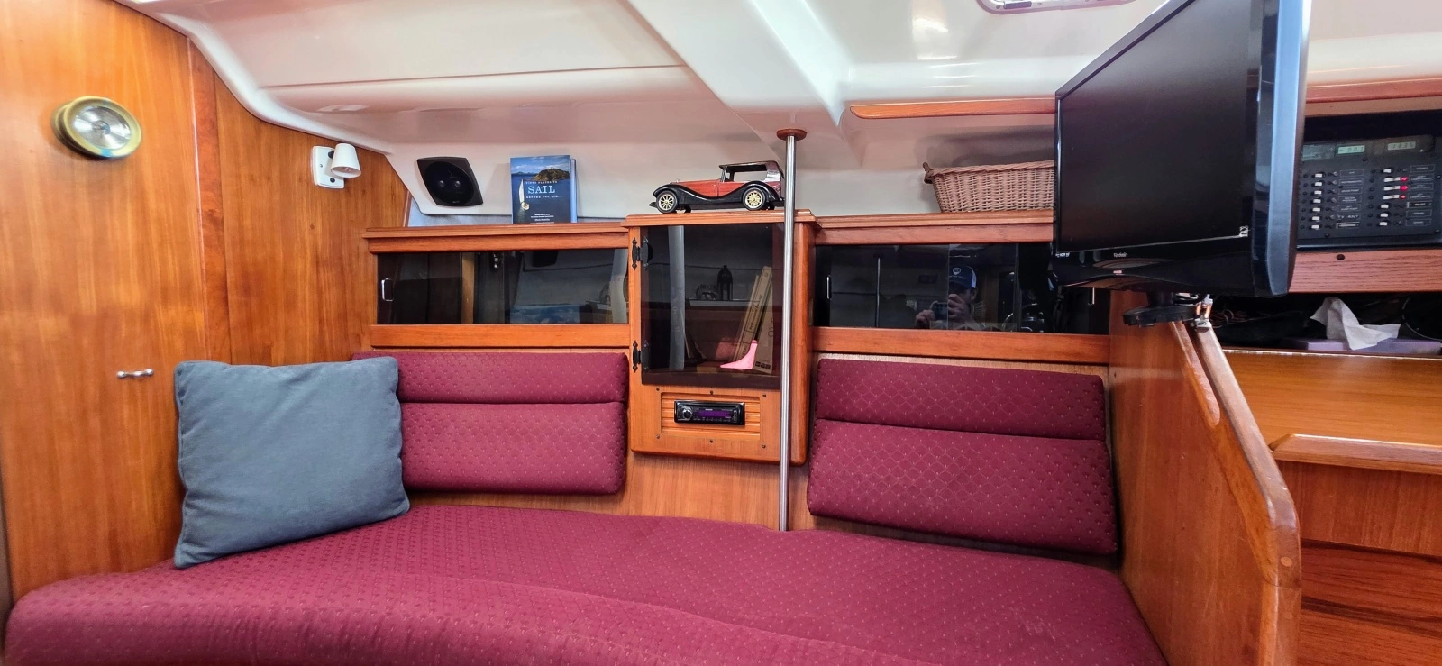 1987 Hunter 37 Legend