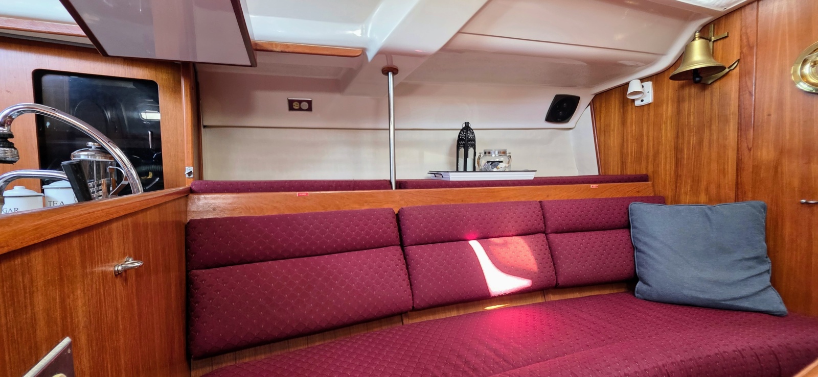 1987 Hunter 37 Legend