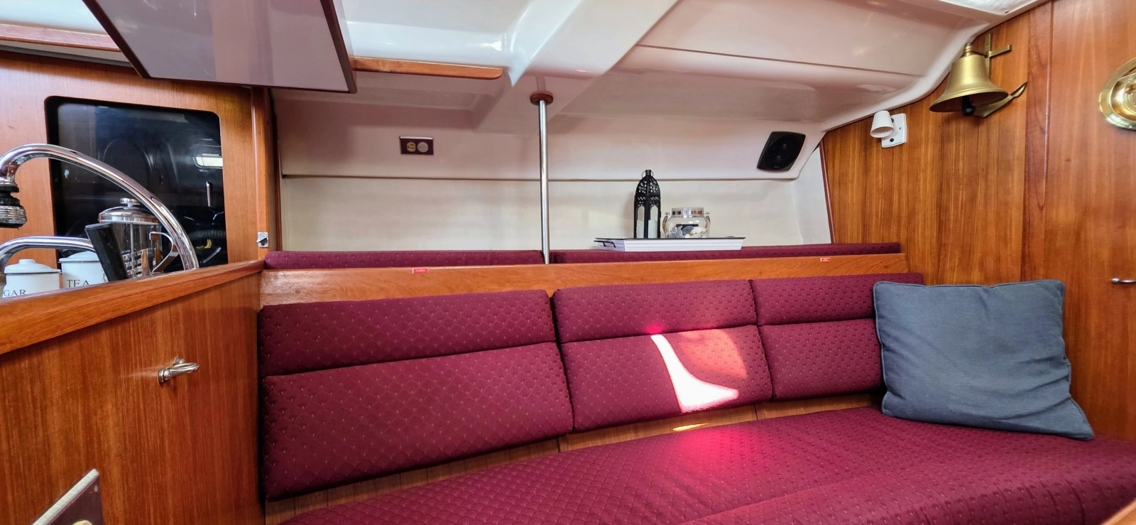 1987 Hunter 37 Legend