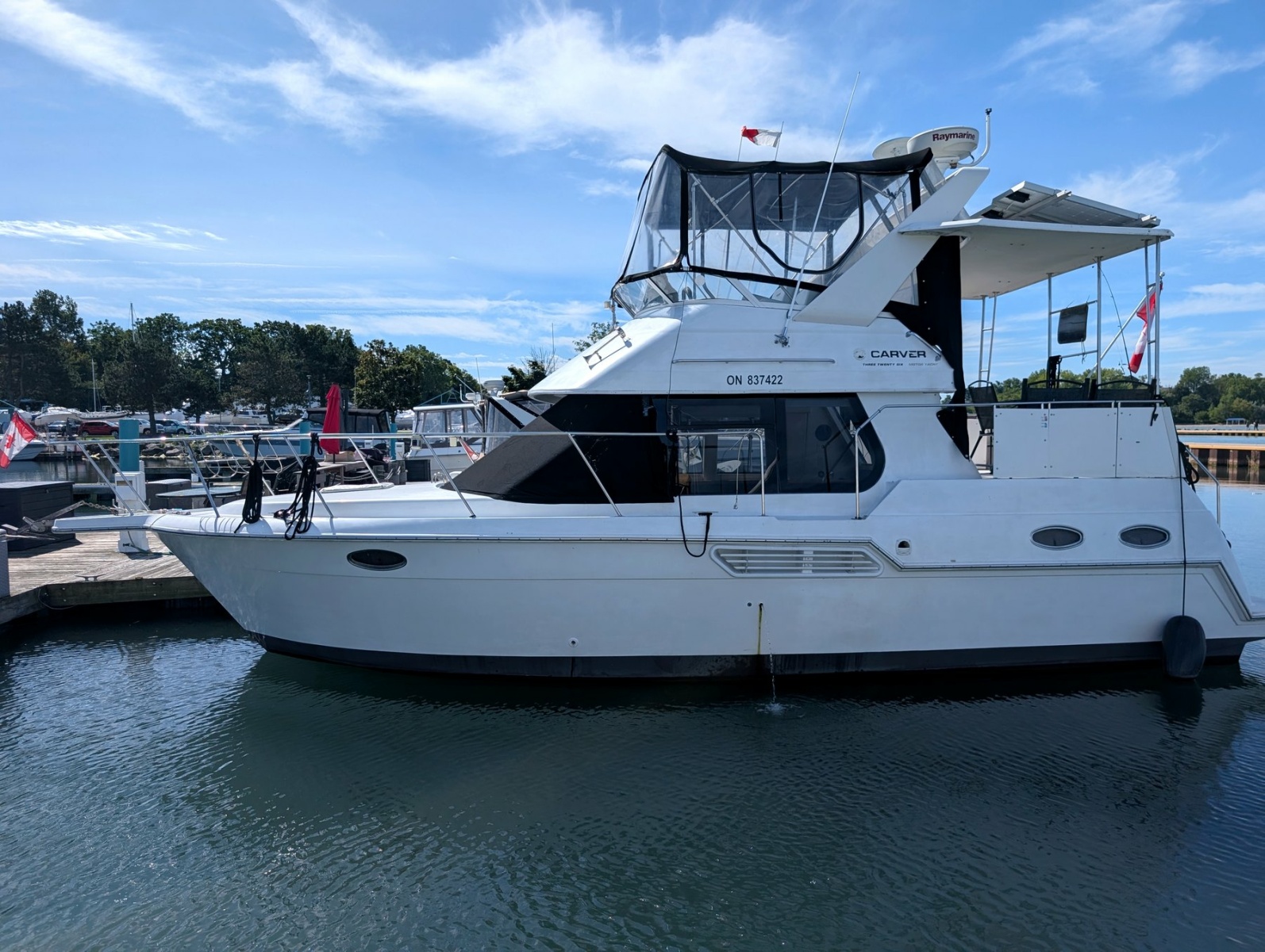2001 Carver 326 Aft Cabin