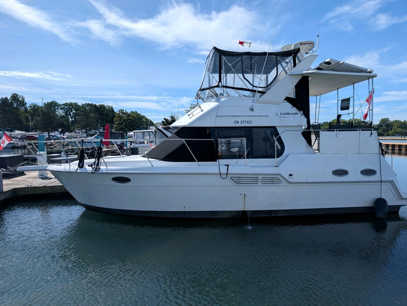 2001 Carver 326 Aft Cabin