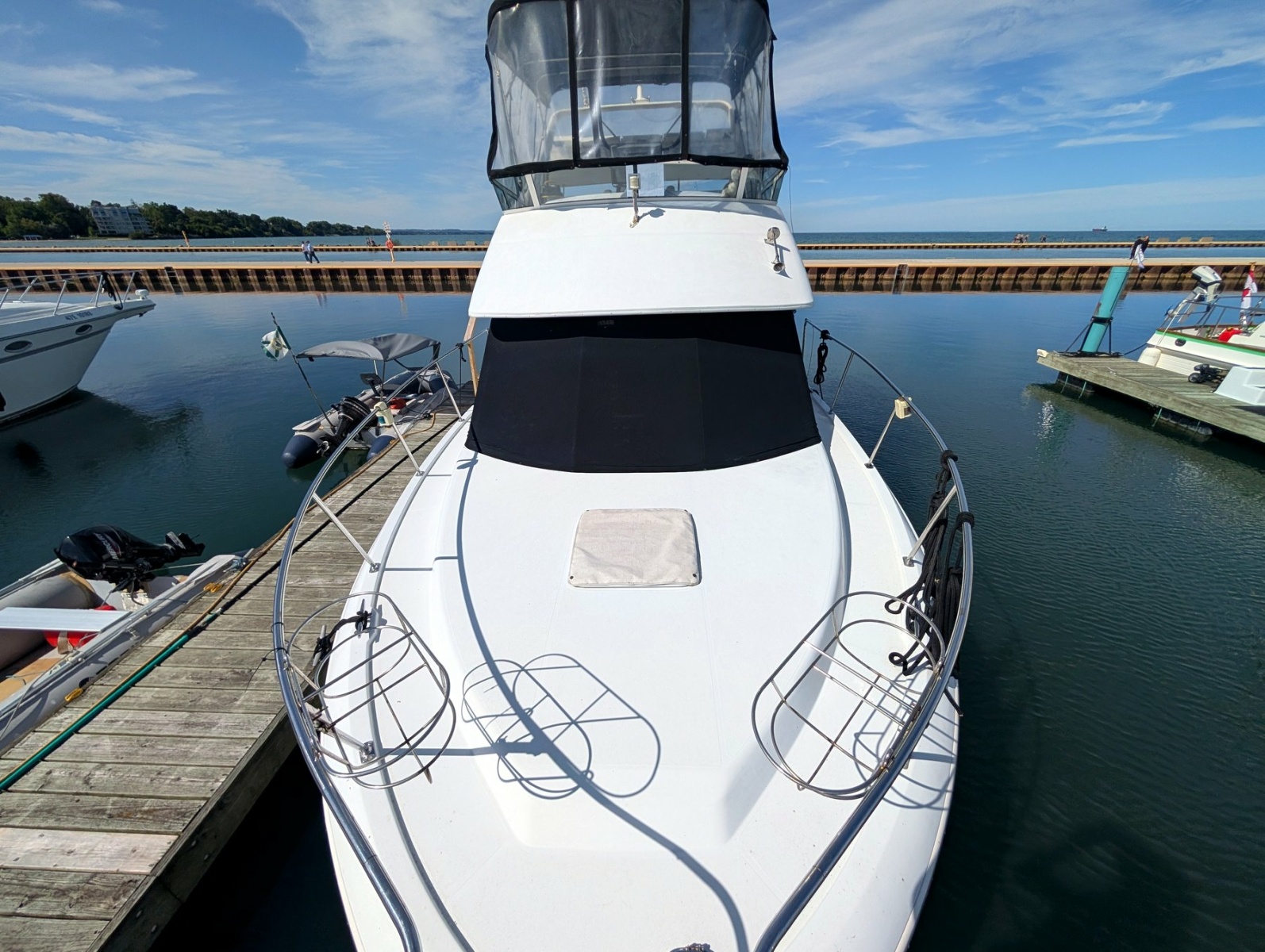 2001 Carver 326 Aft Cabin