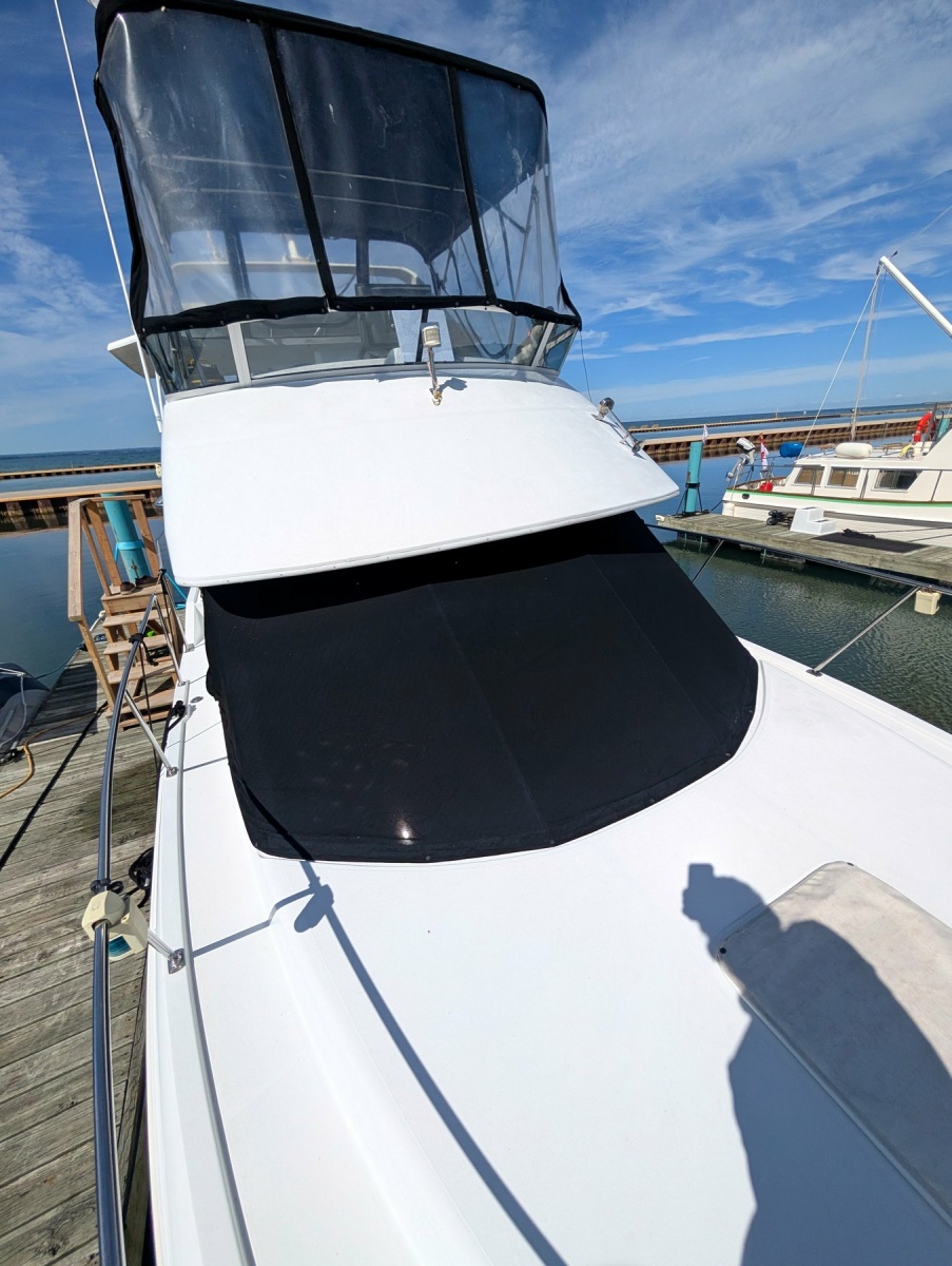 2001 Carver 326 Aft Cabin