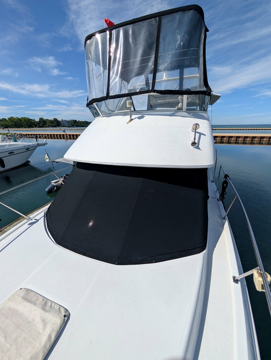 2001 Carver 326 Aft Cabin