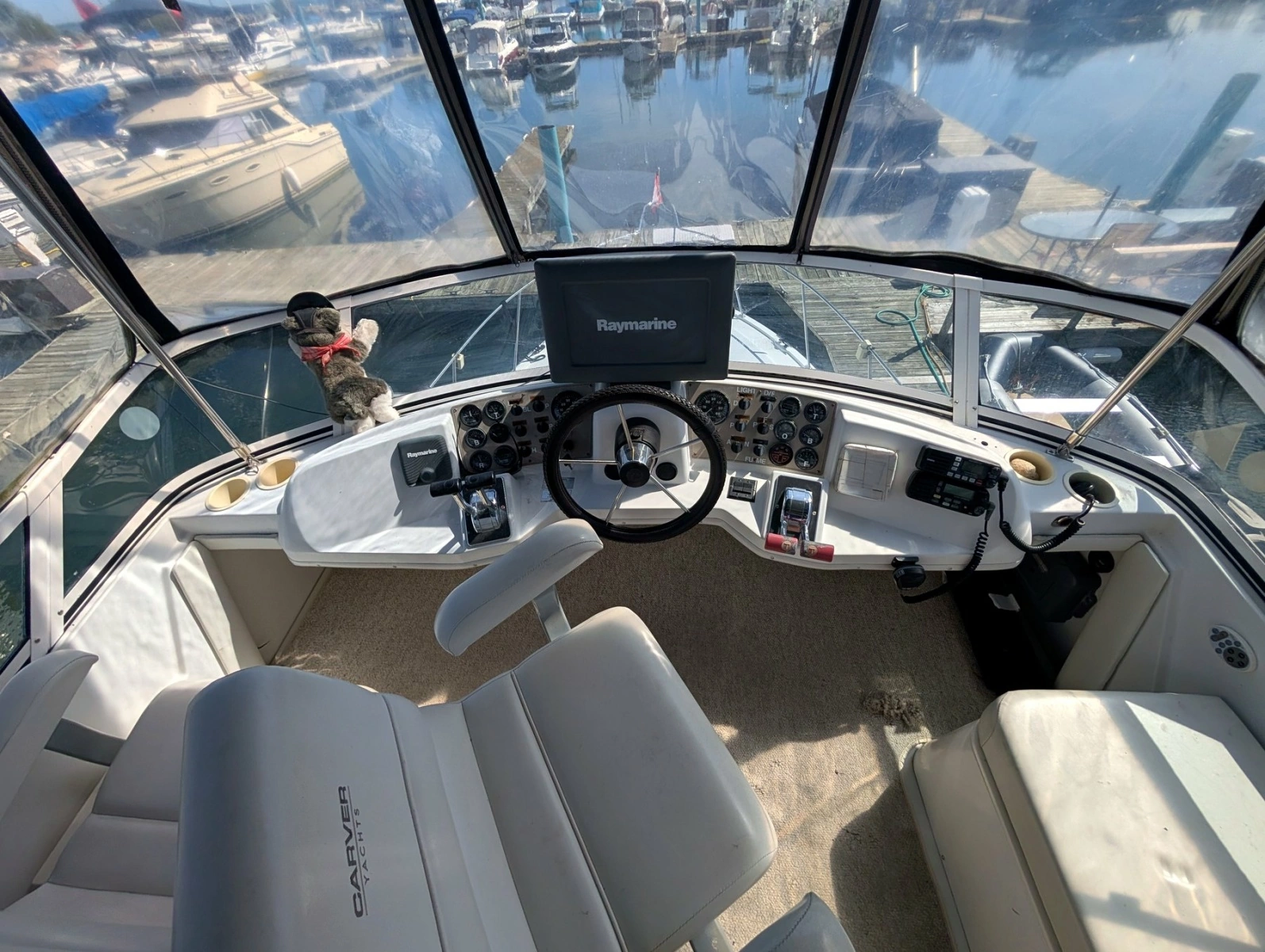 2001 Carver 326 Aft Cabin