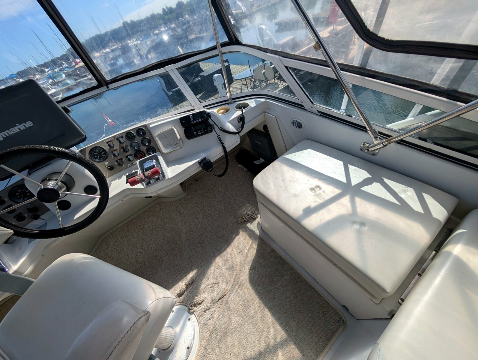 2001 Carver 326 Aft Cabin