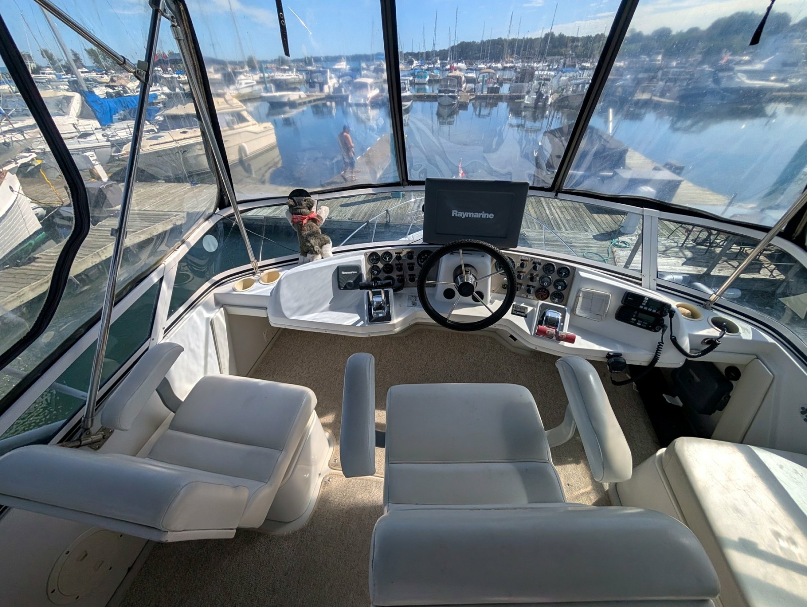 2001 Carver 326 Aft Cabin
