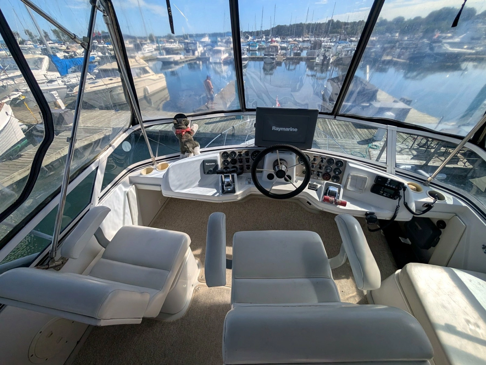 2001 Carver 326 Aft Cabin
