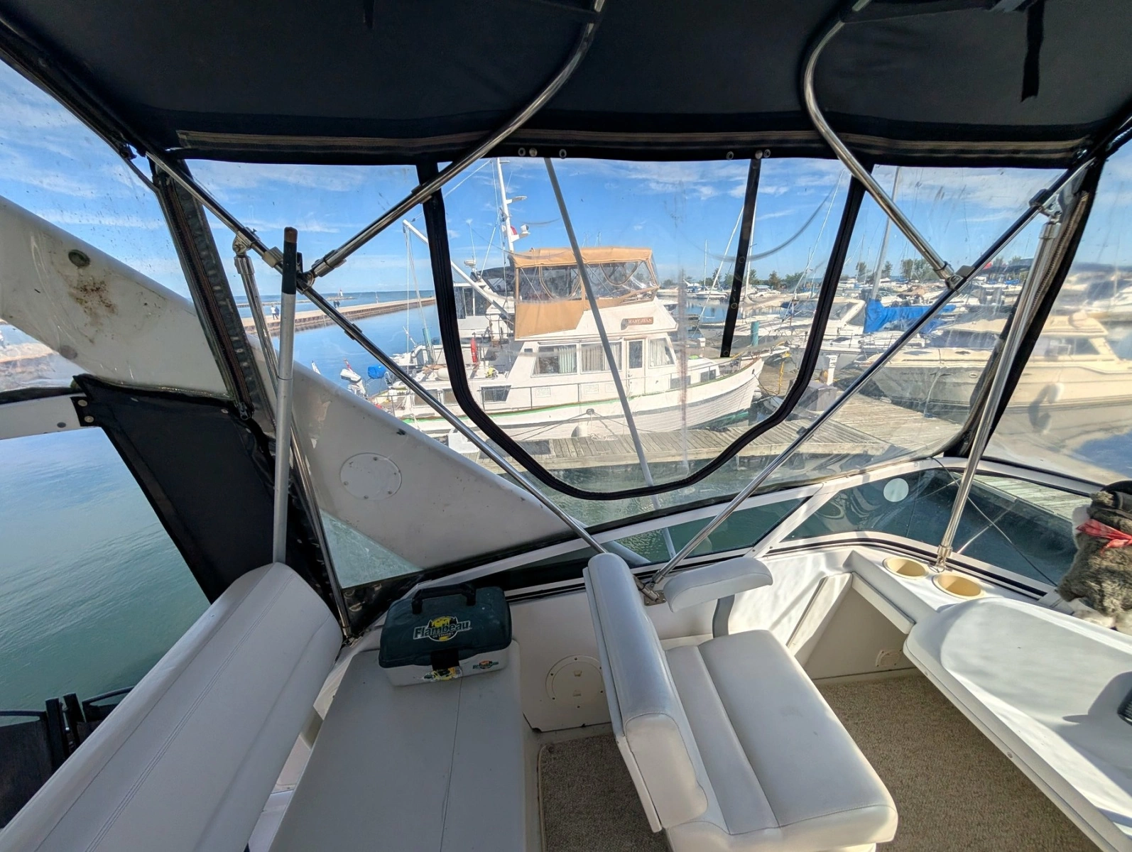 2001 Carver 326 Aft Cabin