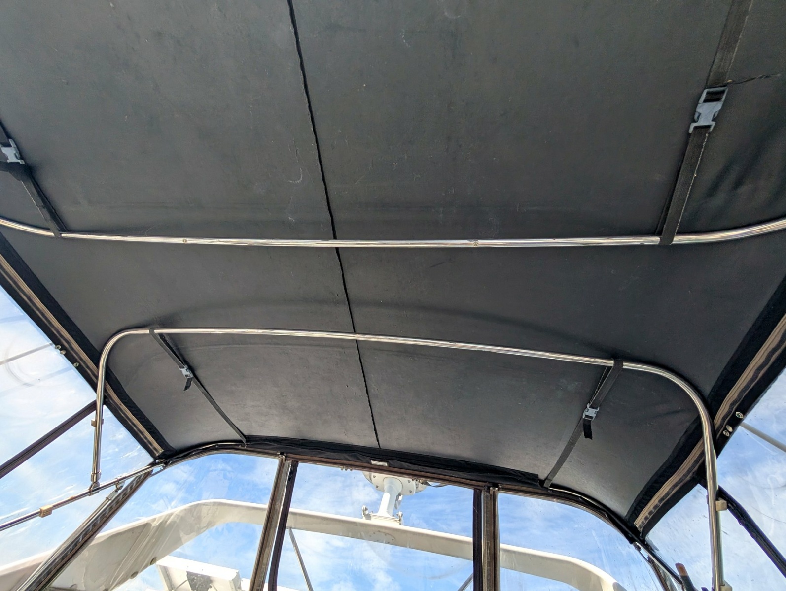 2001 Carver 326 Aft Cabin