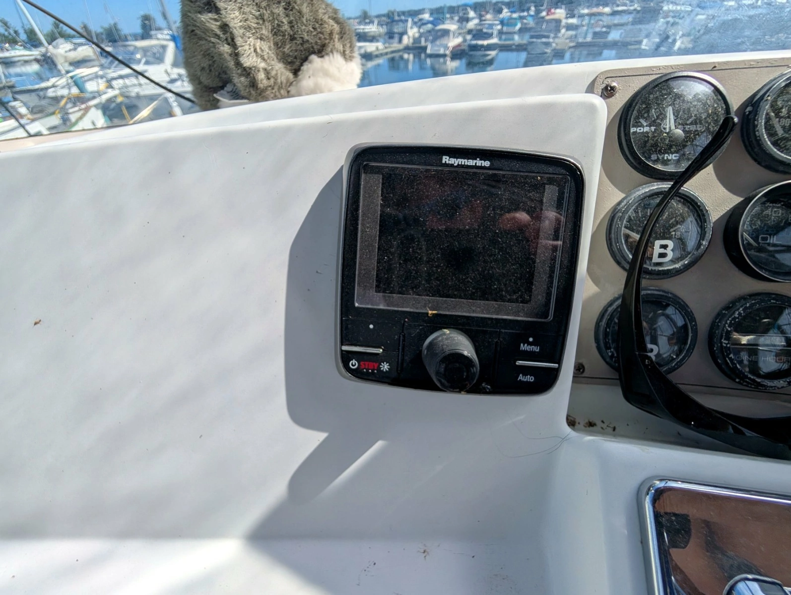 2001 Carver 326 Aft Cabin