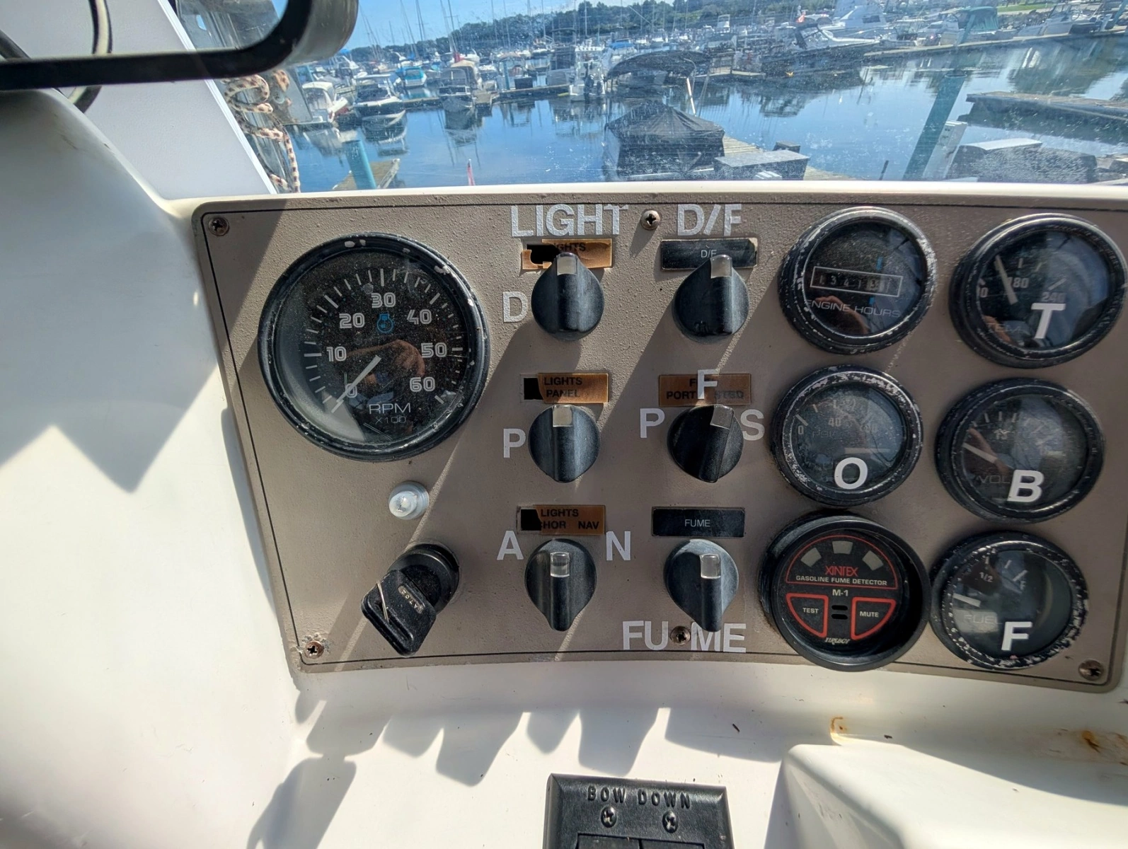 2001 Carver 326 Aft Cabin