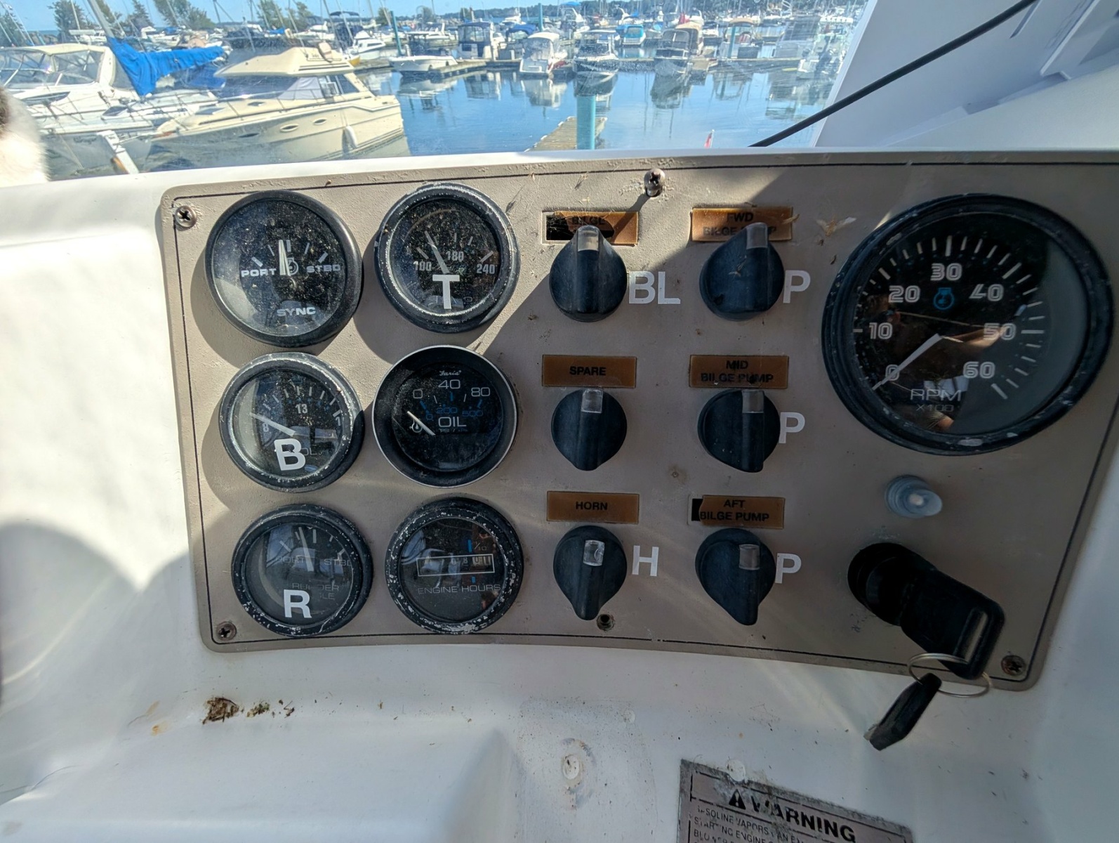 2001 Carver 326 Aft Cabin