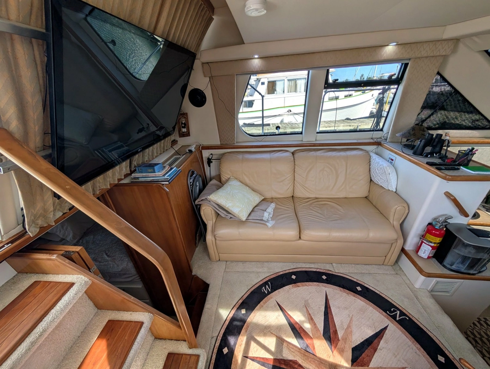 2001 Carver 326 Aft Cabin