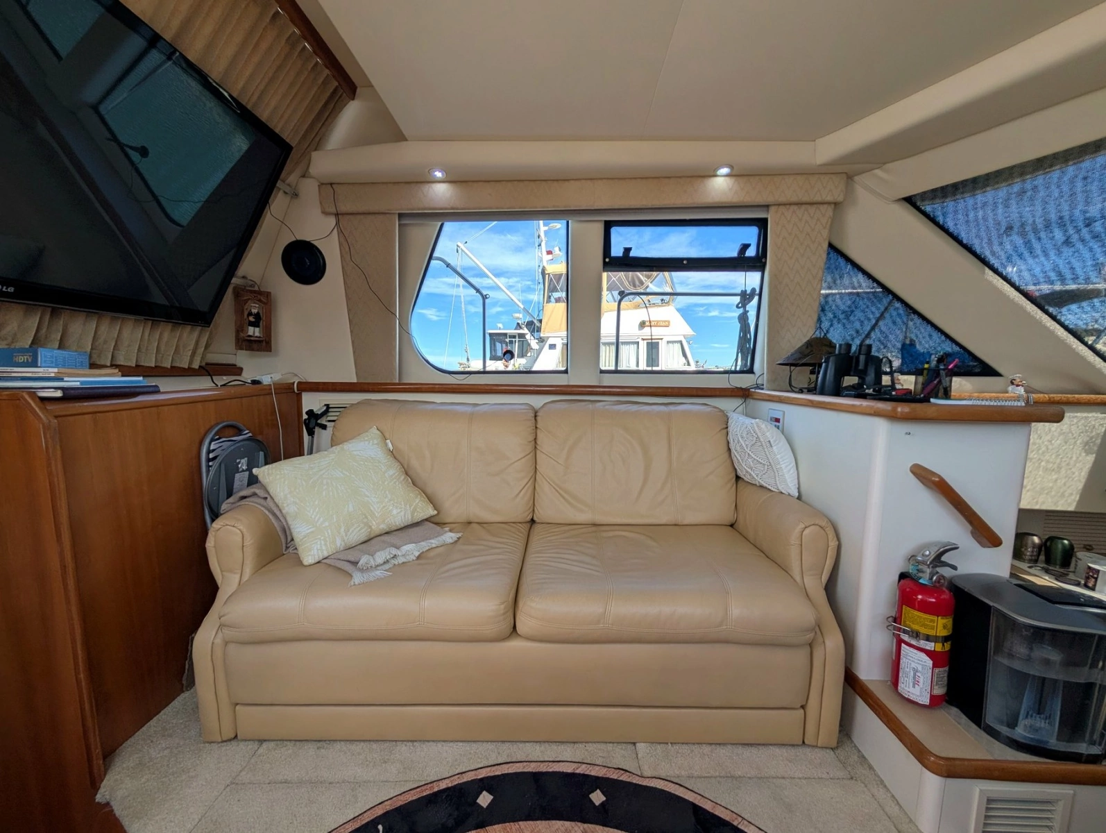 2001 Carver 326 Aft Cabin