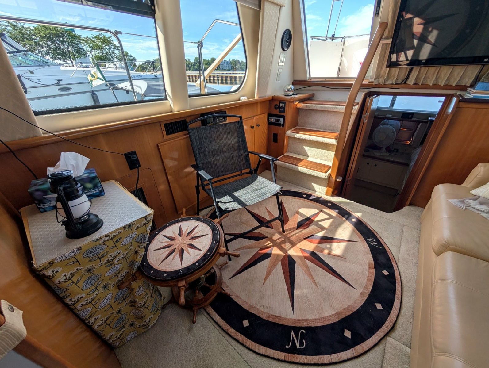 2001 Carver 326 Aft Cabin