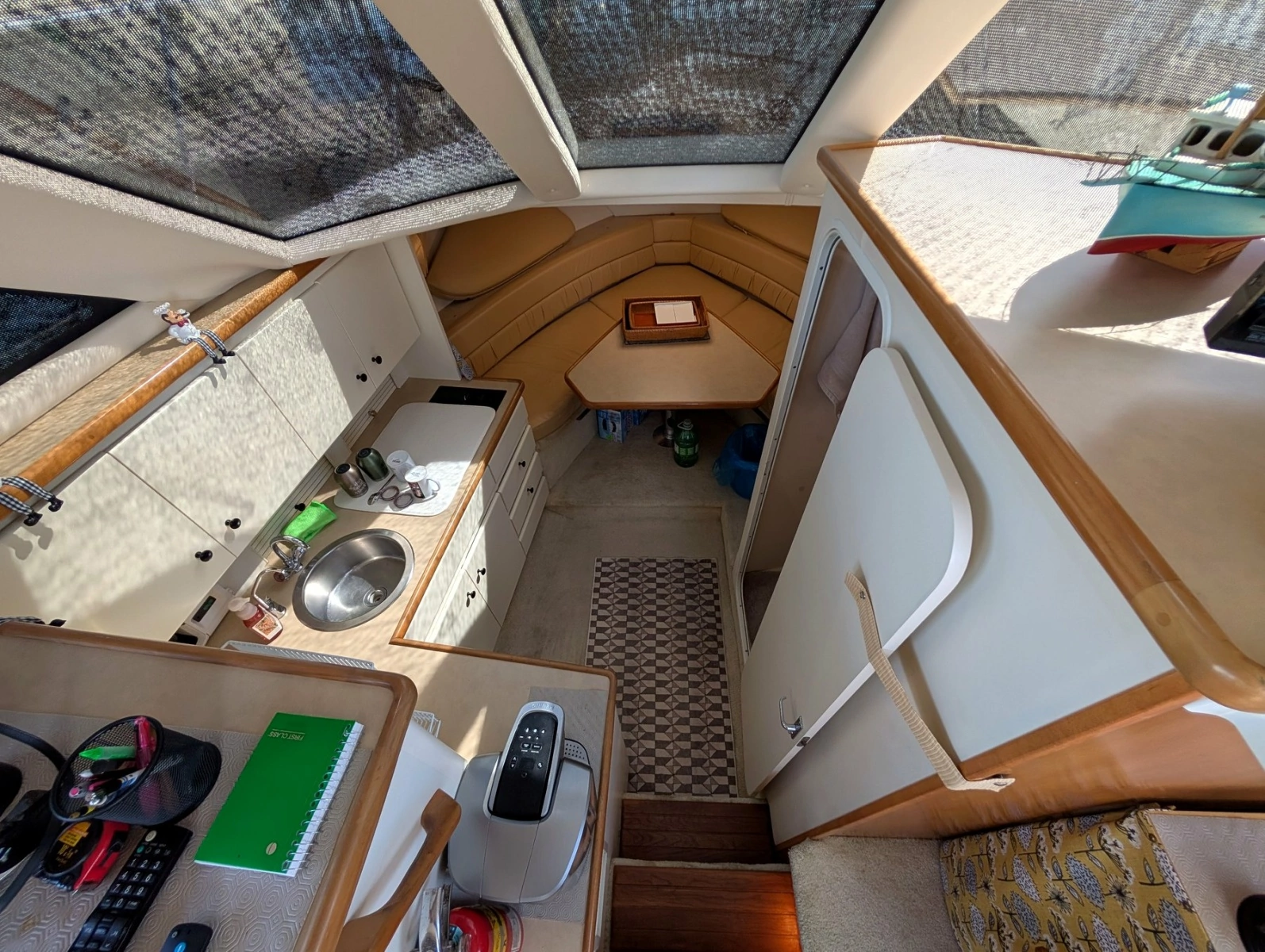 2001 Carver 326 Aft Cabin
