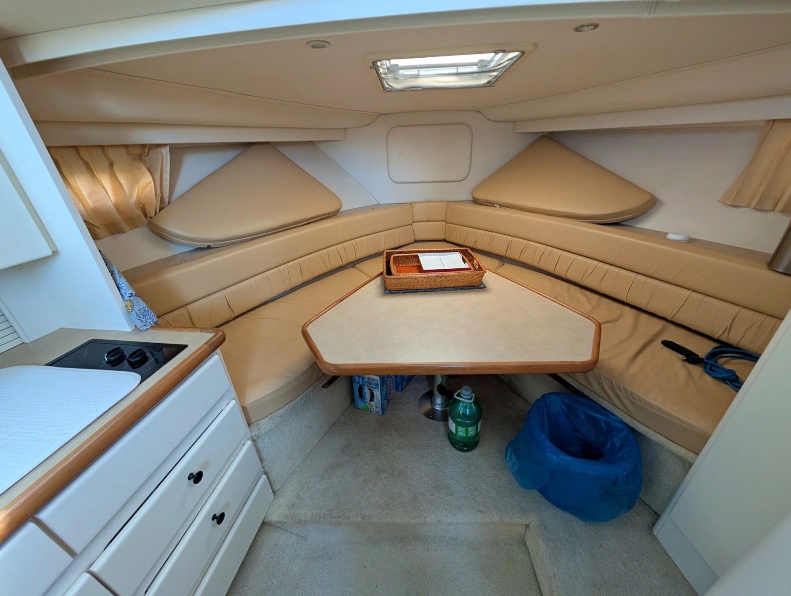 2001 Carver 326 Aft Cabin