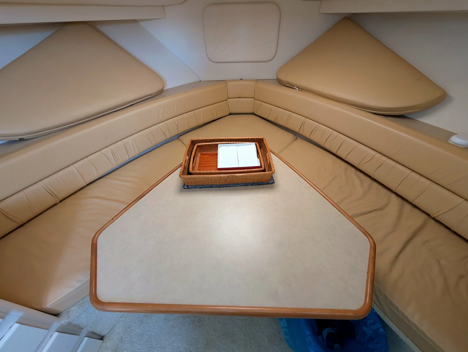 2001 Carver 326 Aft Cabin