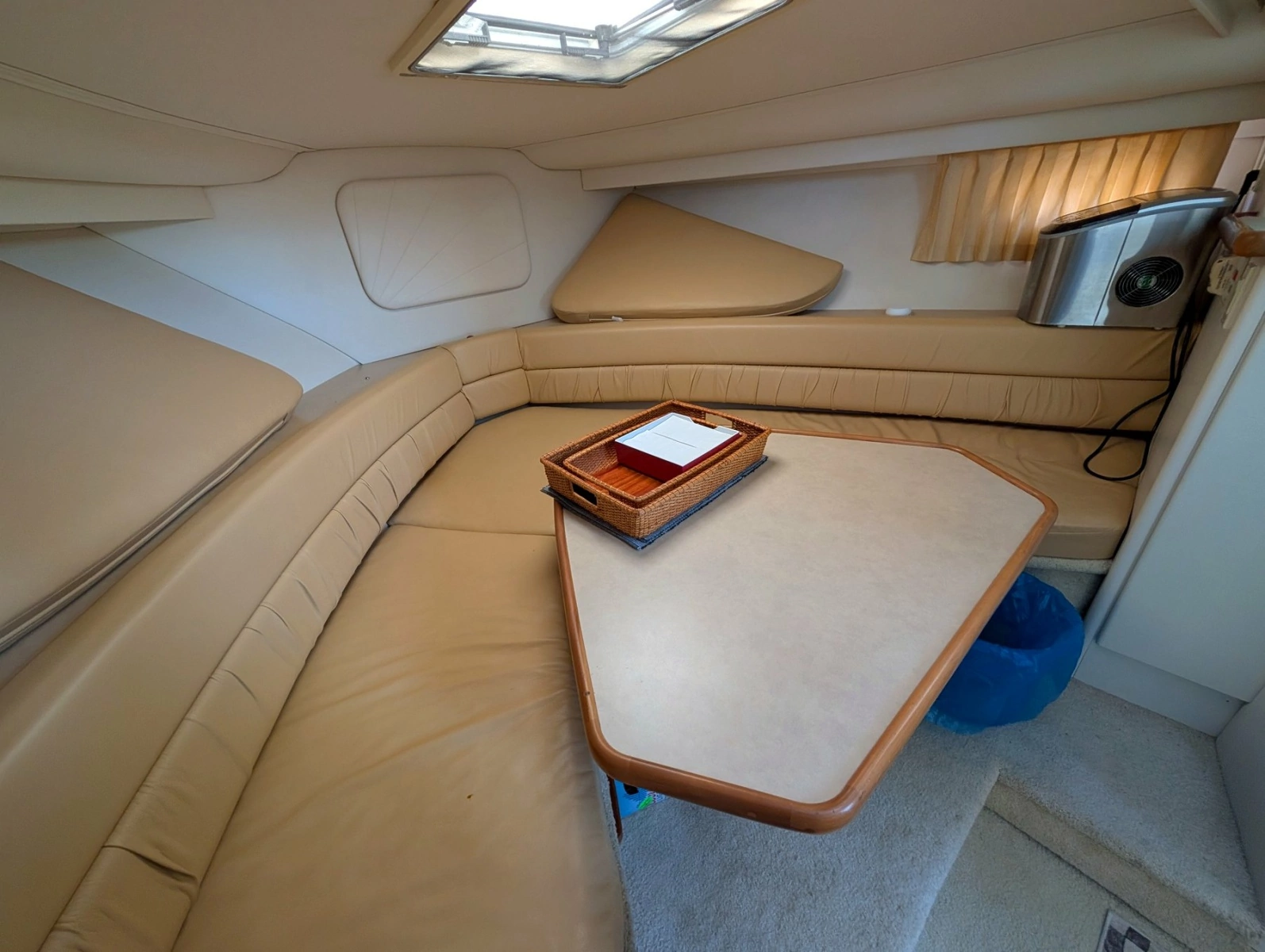 2001 Carver 326 Aft Cabin
