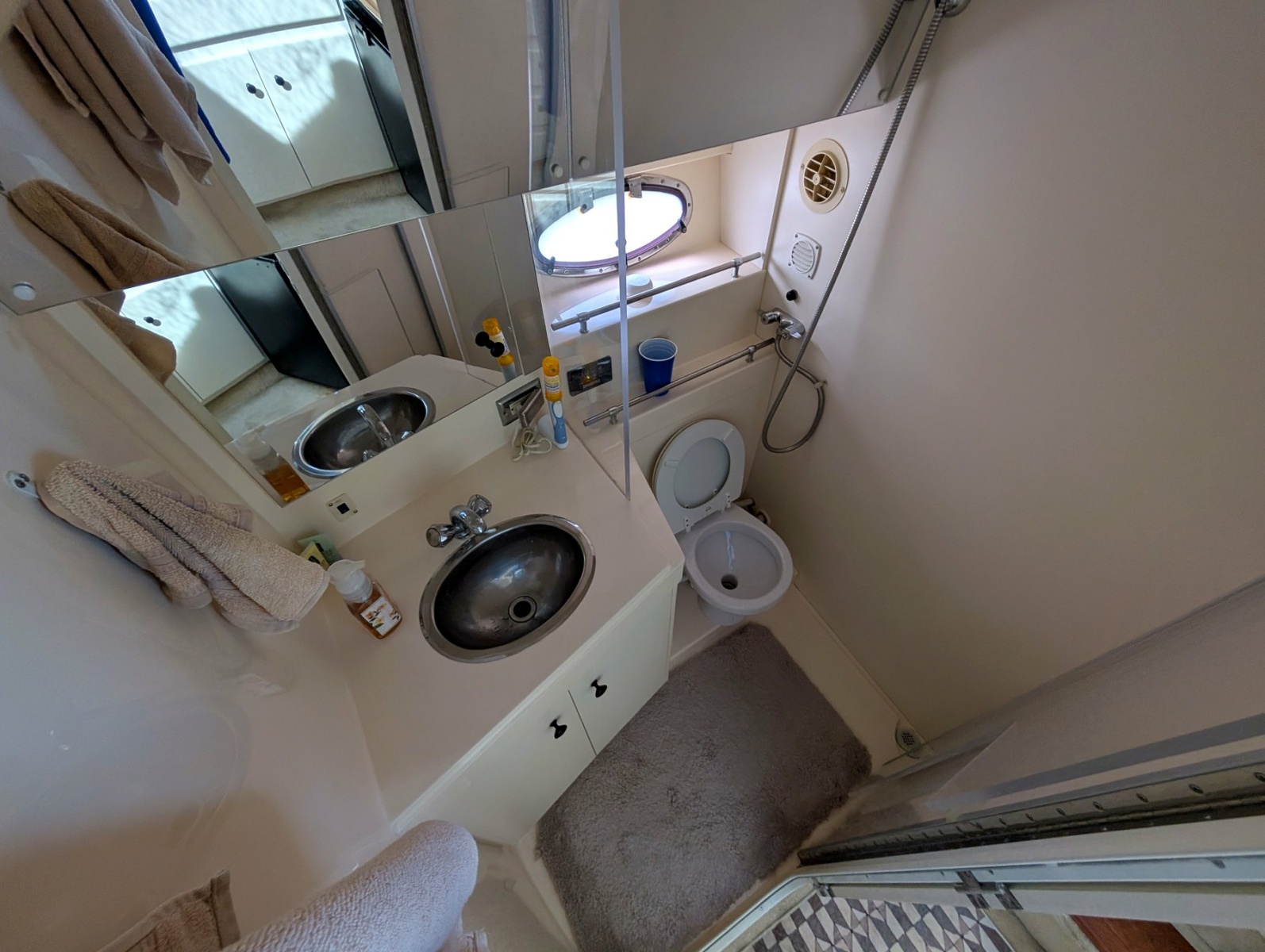 2001 Carver 326 Aft Cabin